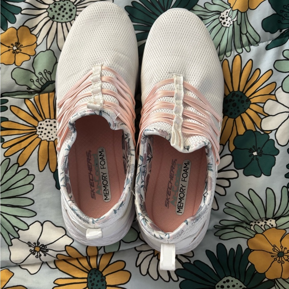 Skechers White and Pink Elastic Sneakers